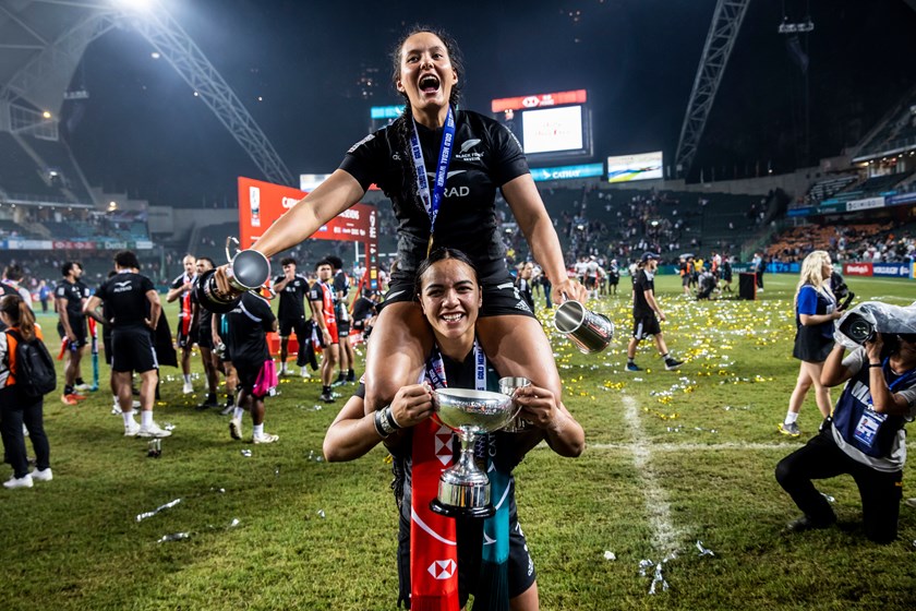 Tyla King and Stacey Waaka celebrate New Zealand's win at the 2024 Hong Kong 7s.