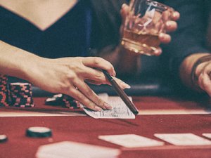 unhealthy_casino_habits_too_much_tobacco_and_alcohol3
